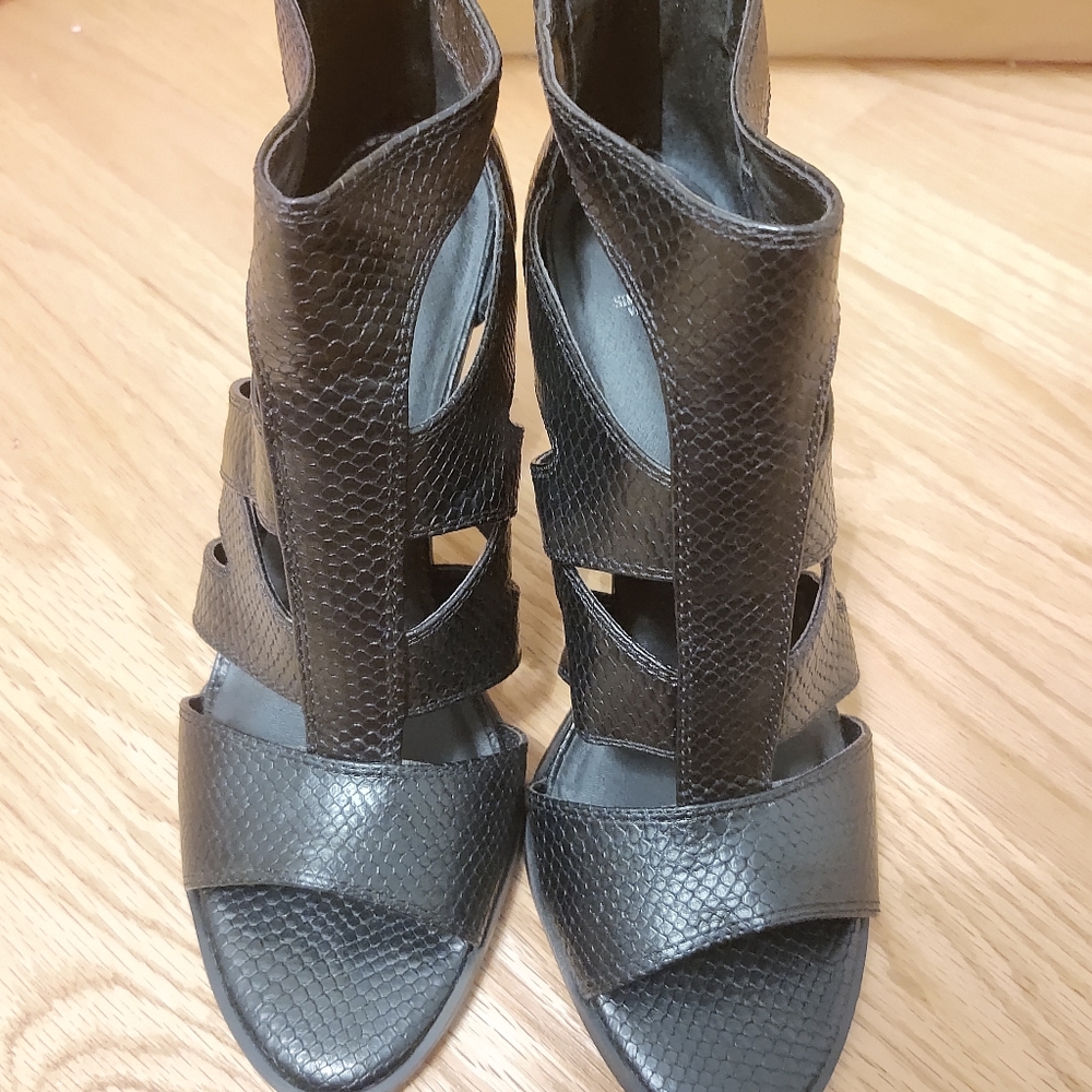 Black snake texture heels